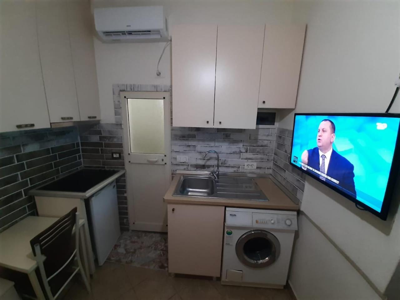 Apartment Lovely And Quite Apt. Tirana